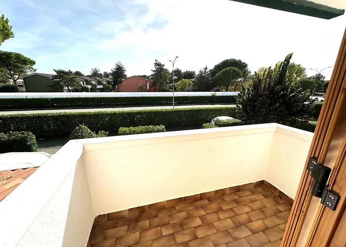 Two-storey Flat * 비비오네