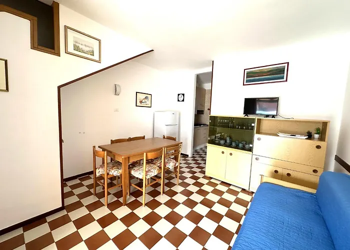 빌라 Two-storey Flat *